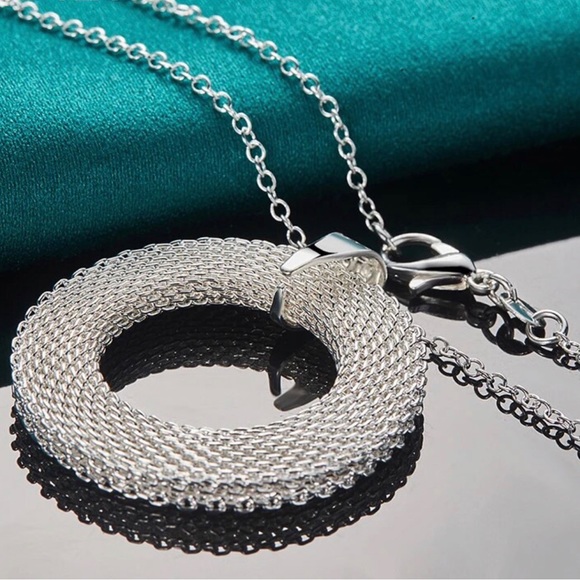 925 Mesh Circle Necklace - Picture 2 of 7